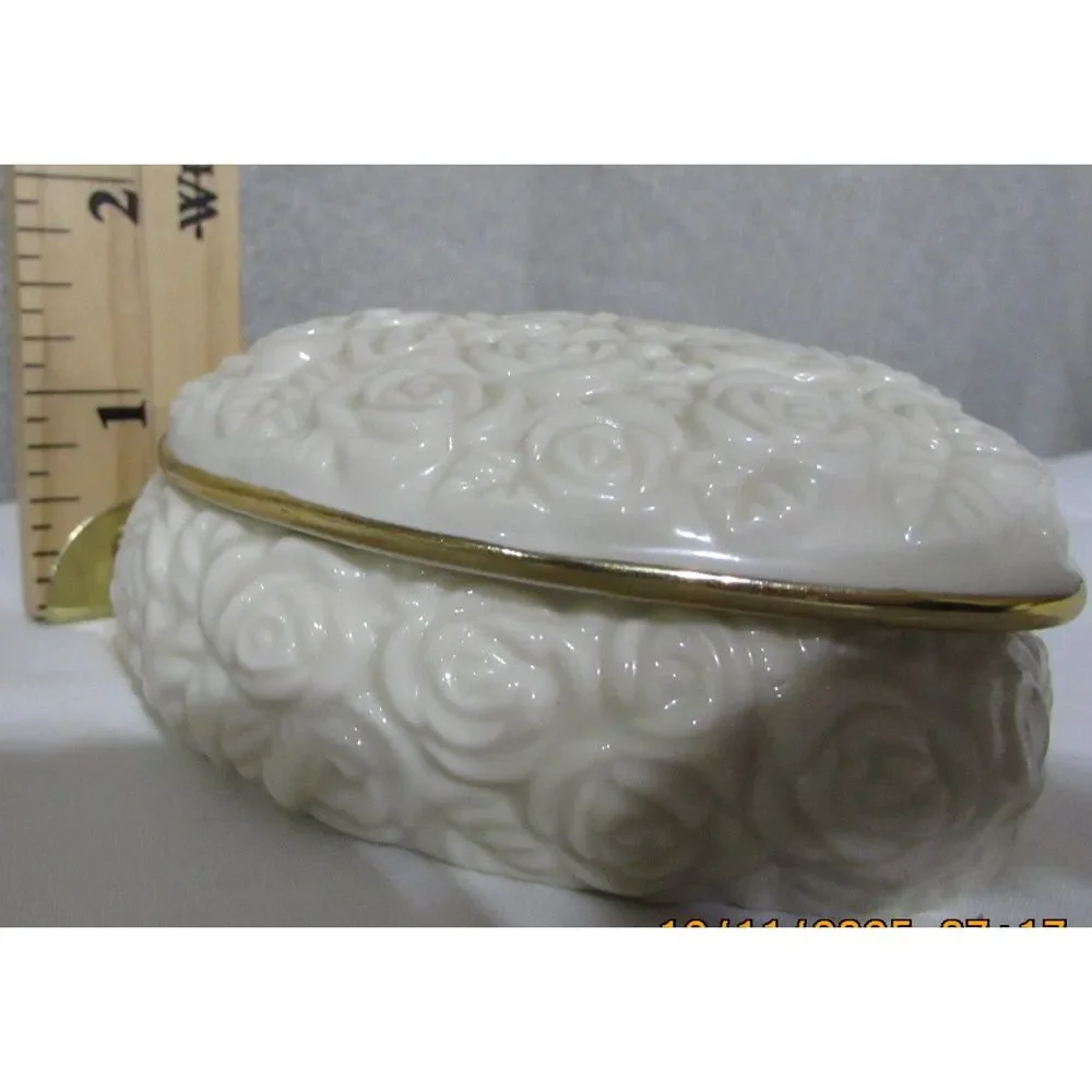 Lenox Heart trinket box China 24 karat gold trim off white Roses